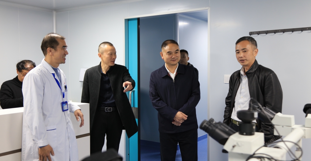 谷城县委书记黄克立调研全县数智化病理服务体系建设